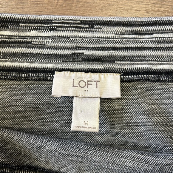 LOFT BY ANN TYLOR  BLACK AND WHITE STRIPED SKIRT IN SIZE MEDIUM - Picture 5 of 7